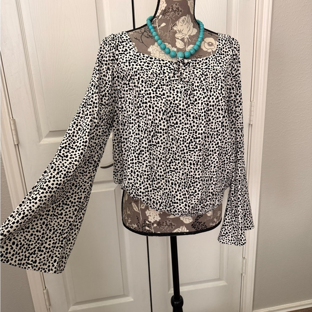 Express Black and White Cuffed Sleeve Blouse
